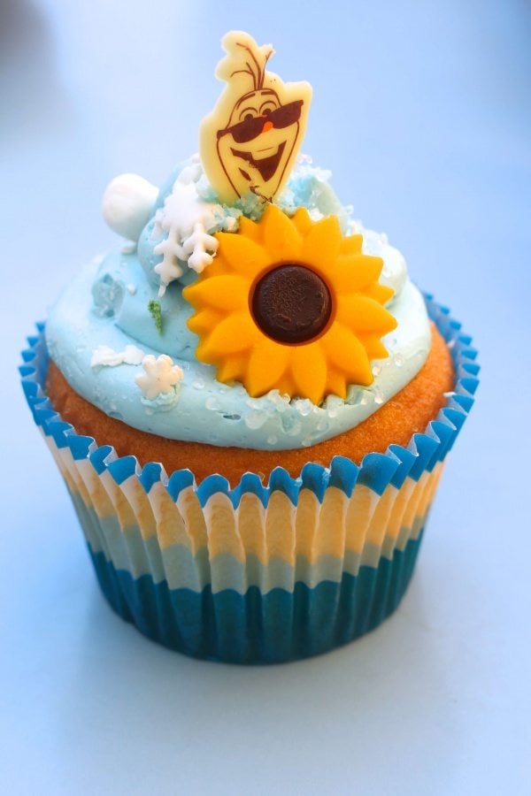 Olaf cupcake with a sunshine. 