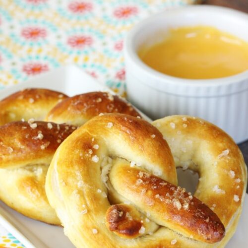 Cheese sauce for pretzels - Easy Pretzel Cheese dip