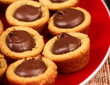 Peanut Butter Fudge Puddle cookies on a red plate.