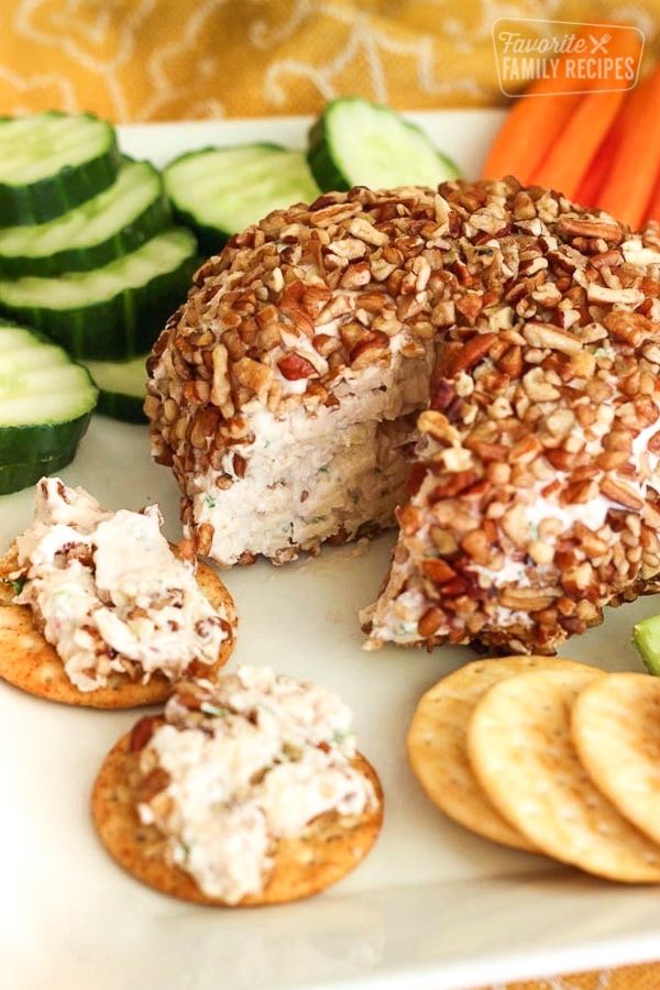 Strawberry Jalapeño Cheese Ball served with crackers.