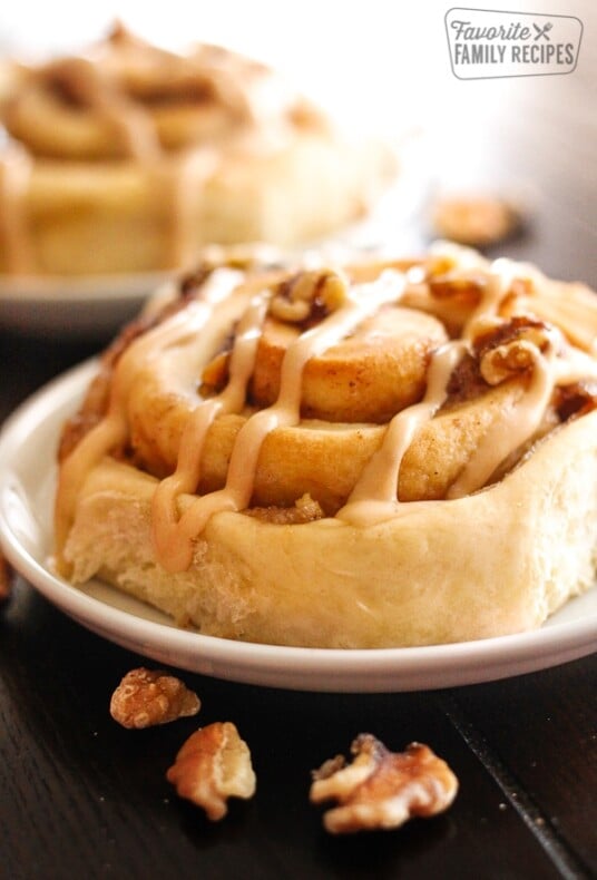 Biscoff Cinnamon Roll on a round white Plate