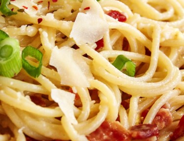 Spaghetti alla Carbonara in a bowl