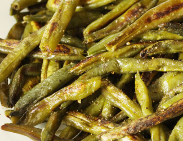 Roasted green beans in a bowl