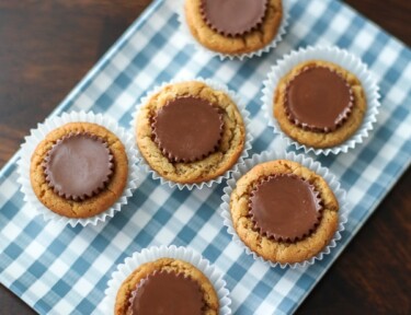A blue and white gingham tray with six Reese's Peanut Butter Cup Cookies