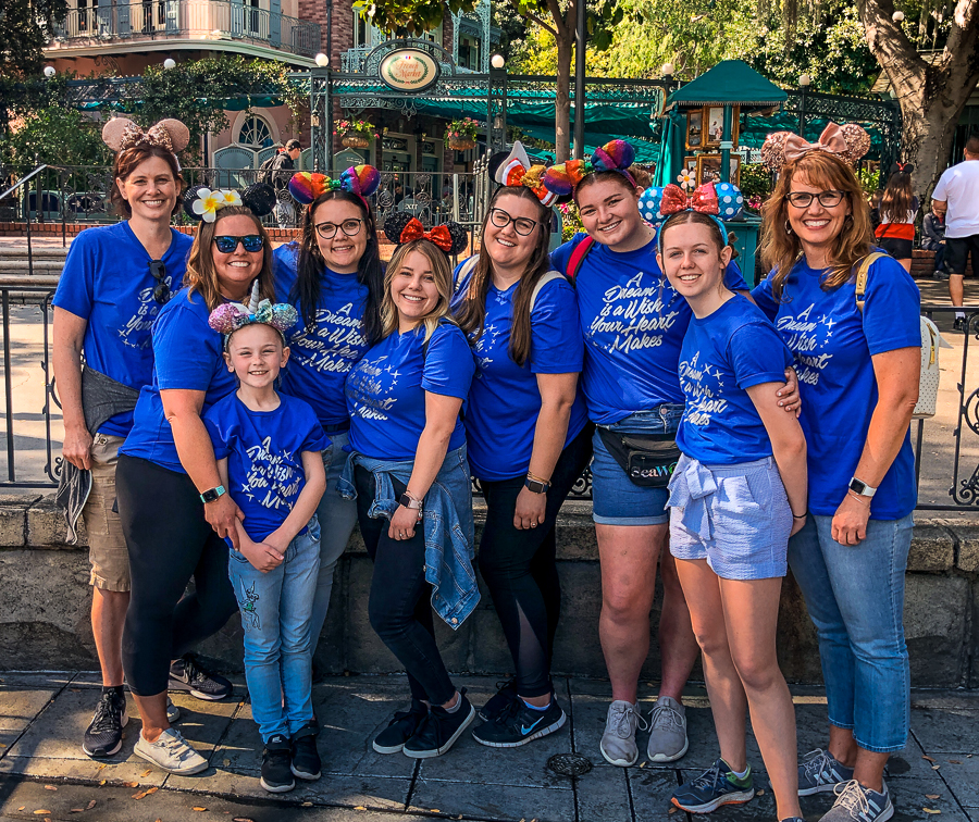 Echo and Emily's kids at Disneyland in blue matching shirts. 