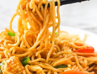 Yakisoba being picked up with chopsticks