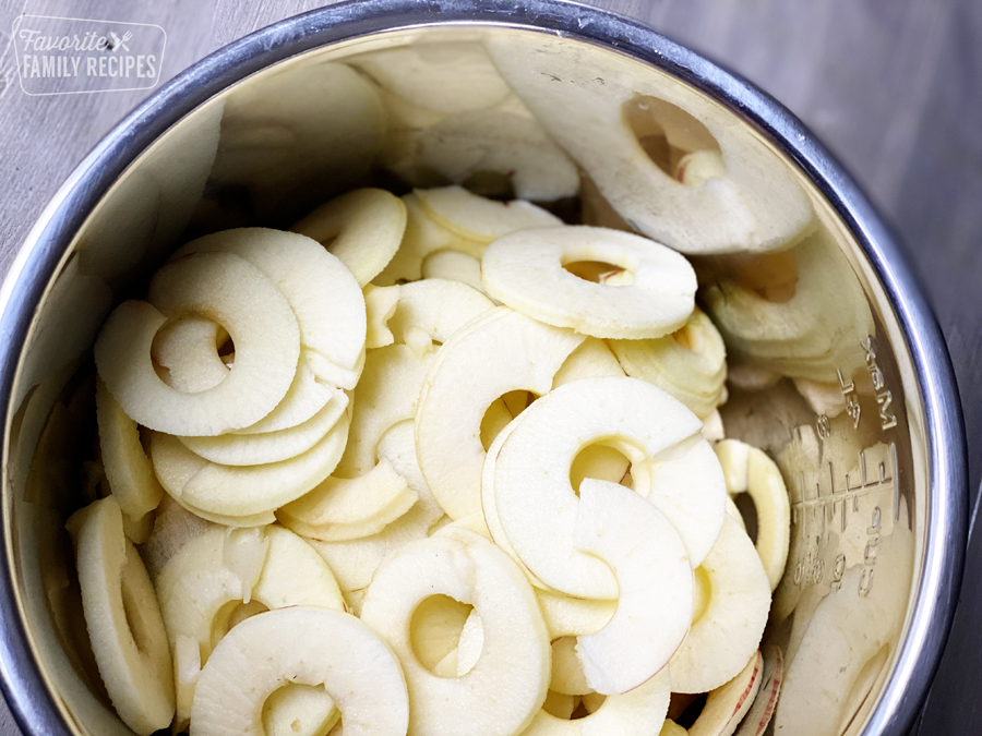 Sliced apples in an Instant Pot.