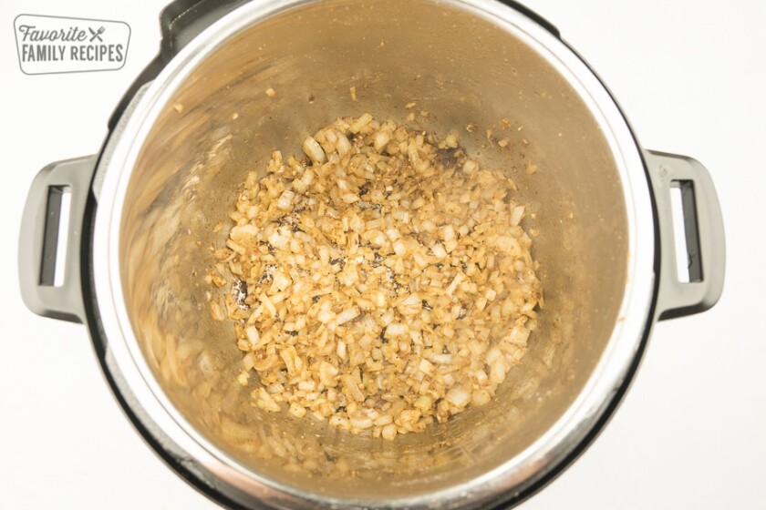 The bottom of the instant pot with garlic and seasoning.