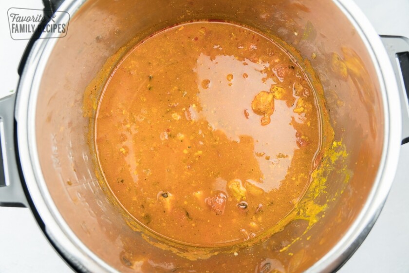Instant pot with chicken tikka masala sauce.