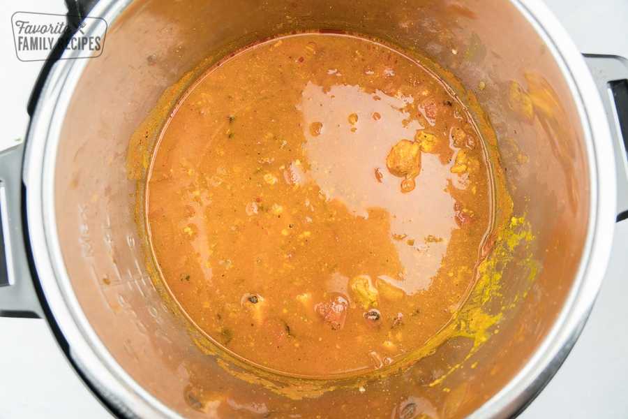 Instant pot with chicken tikka masala sauce.