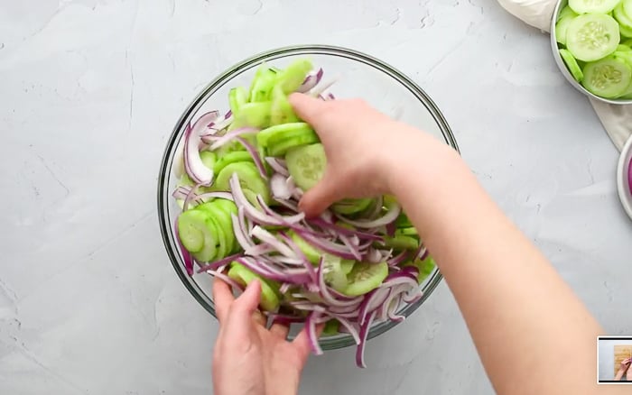 Mixing cucumbers and onions