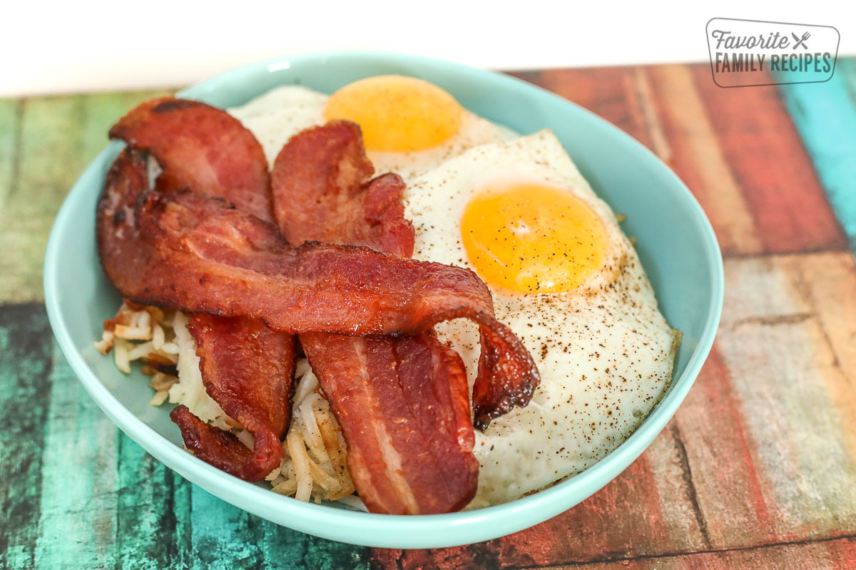 Hashbrowns, 2 eggs, and bacon in a bowl
