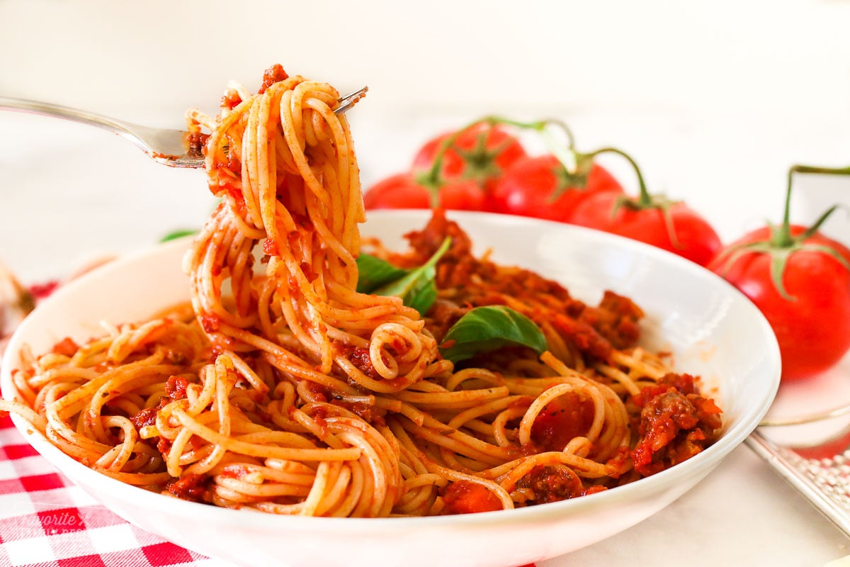 Spaghetti being twirled with a fork.