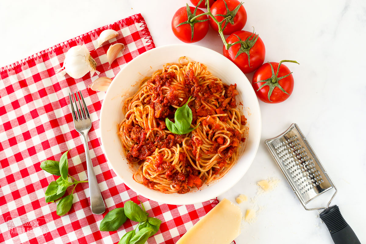 https://www.favfamilyrecipes.com/wp-content/uploads/2021/06/Italian-Spaghetti-9.jpg