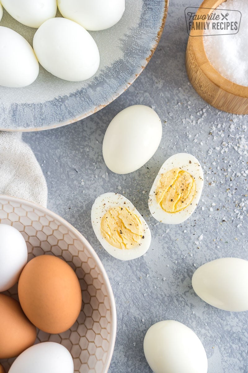 Easy Hard Boiled Eggs (Ready In 30 Minutes) - Easy Low Carb