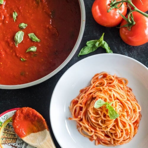 A plate of spaghetti with pomodoro sauce
