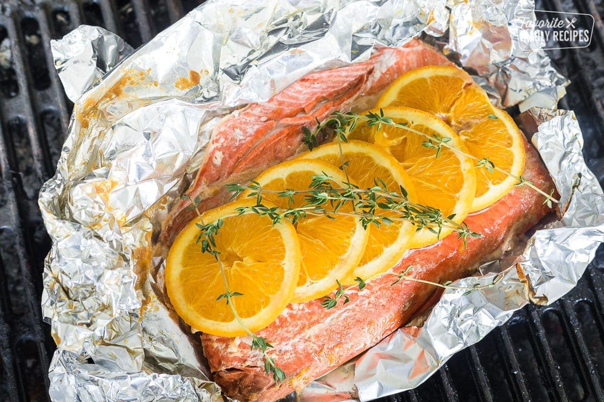 Orange grilled salmon with thyme and orange slices