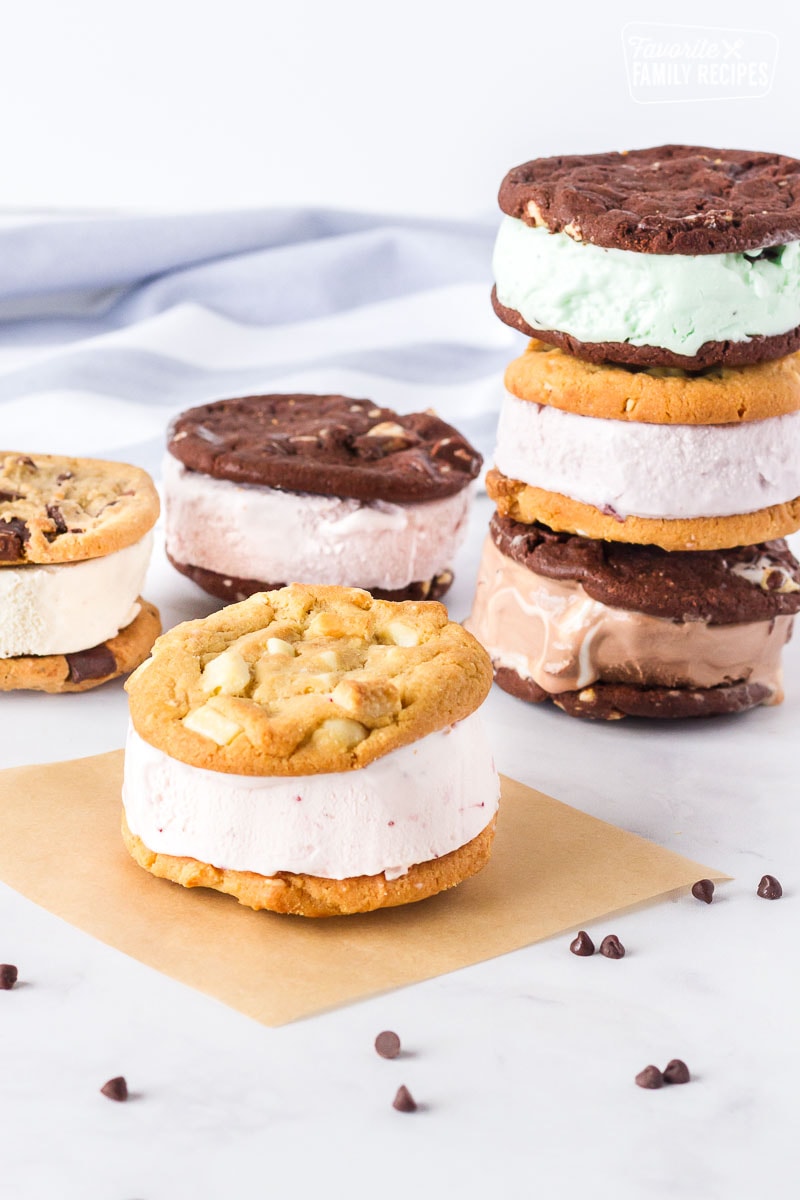 https://www.favfamilyrecipes.com/wp-content/uploads/2022/05/Cookie-Ice-Cream-Sandwiches-8.jpg