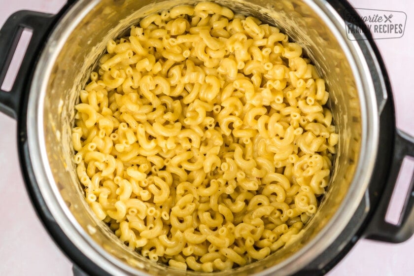 An instant pot full of mac and cheese
