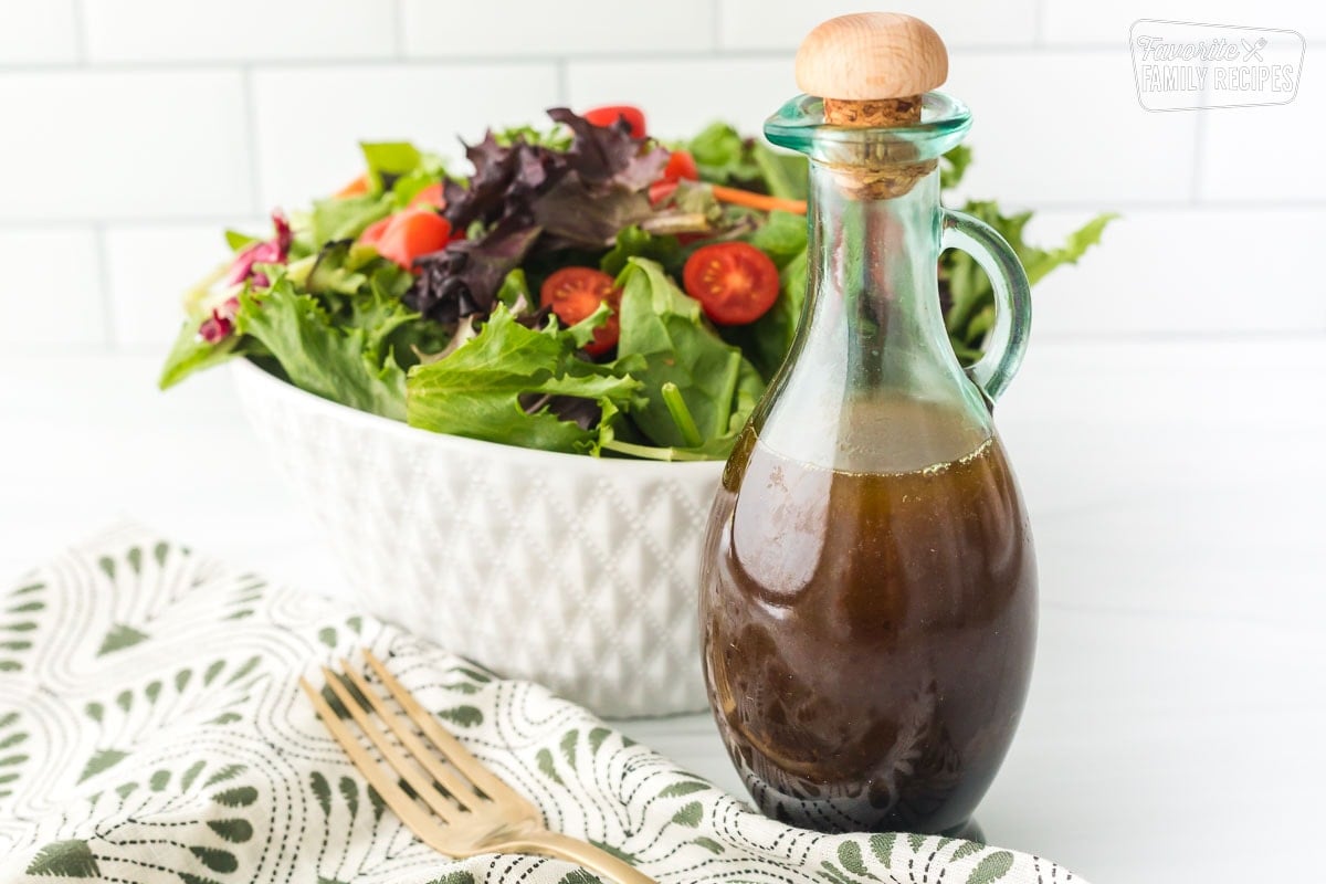 https://www.favfamilyrecipes.com/wp-content/uploads/2022/08/Balsamic-vinaigrette-dressing.jpg