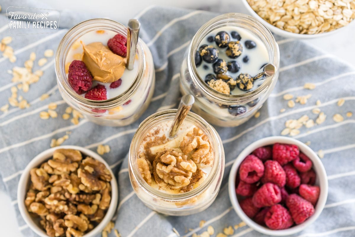 https://www.favfamilyrecipes.com/wp-content/uploads/2022/08/Overnight-Oats-top-down-view.jpg