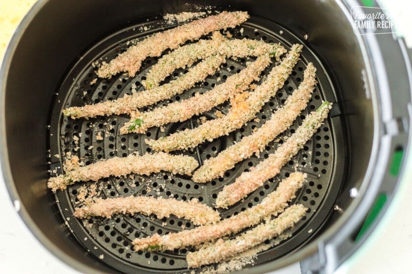 Green beans coated in breadcrumbs in an air fryer