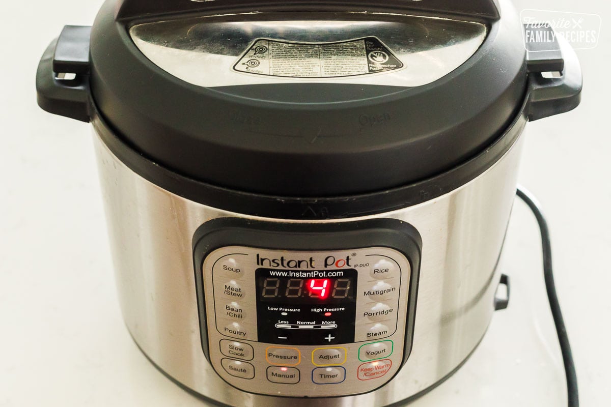 An Instant Pot with four minutes on the timer