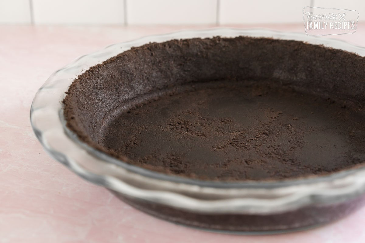 Oreo pie crust pressed into a pie pan.