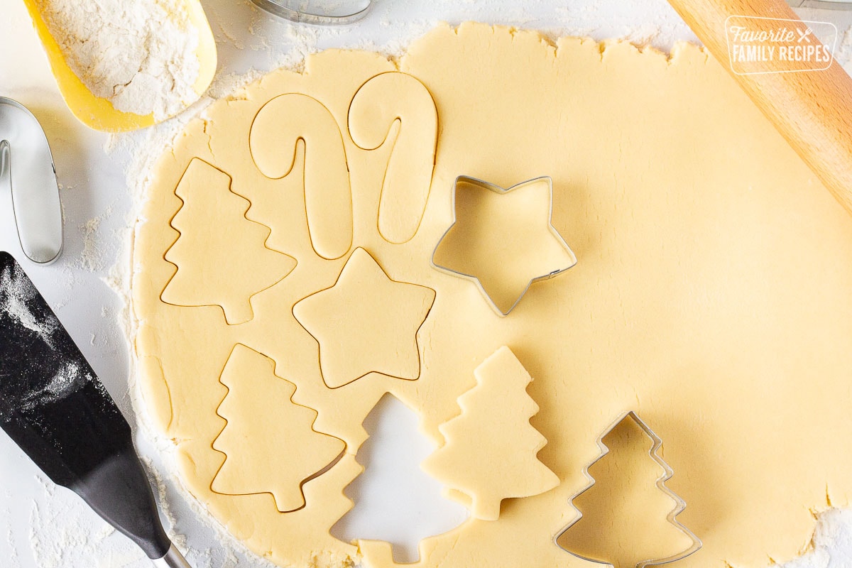 Cut out of Christmas cookie shapes in dough.