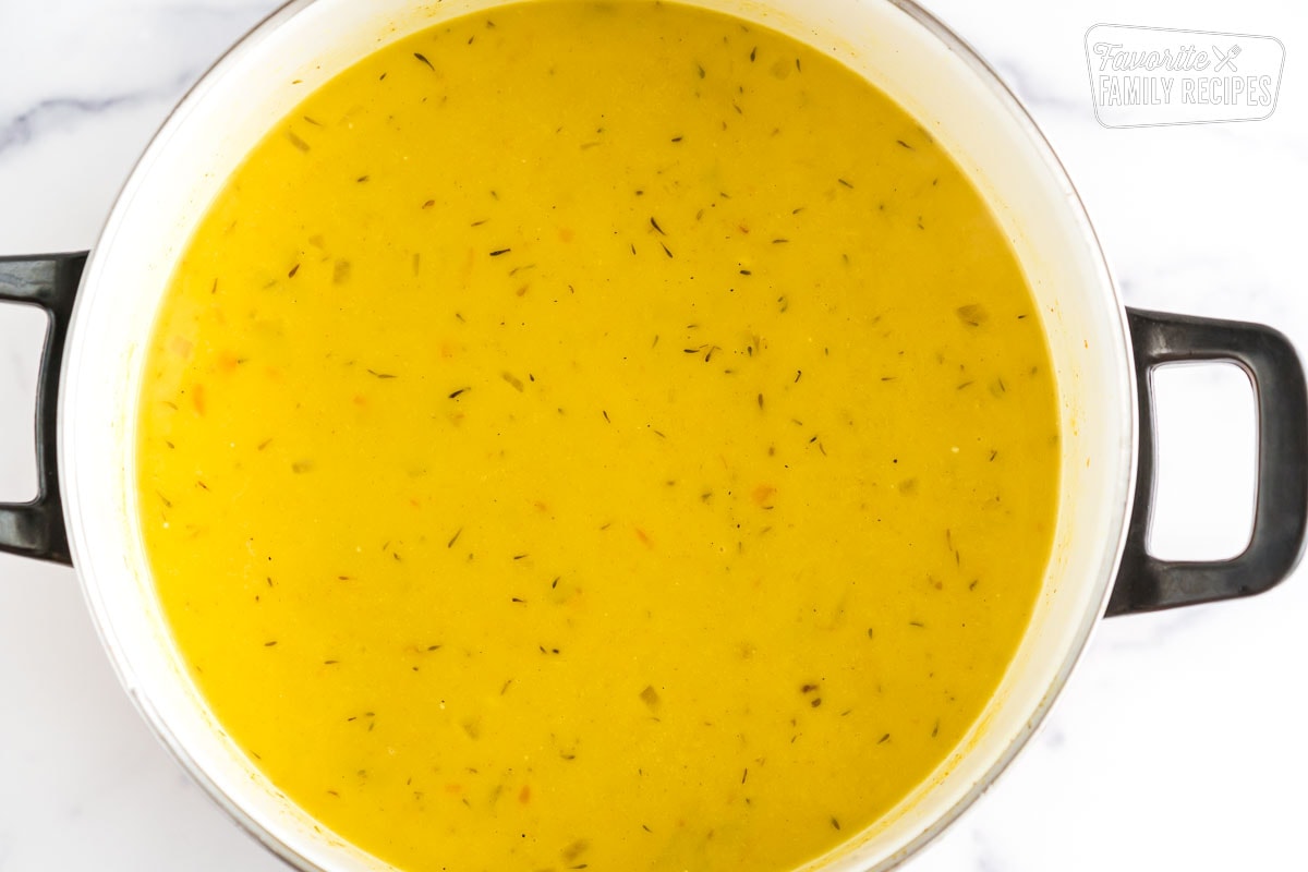 A large pot of mulligatawny soup