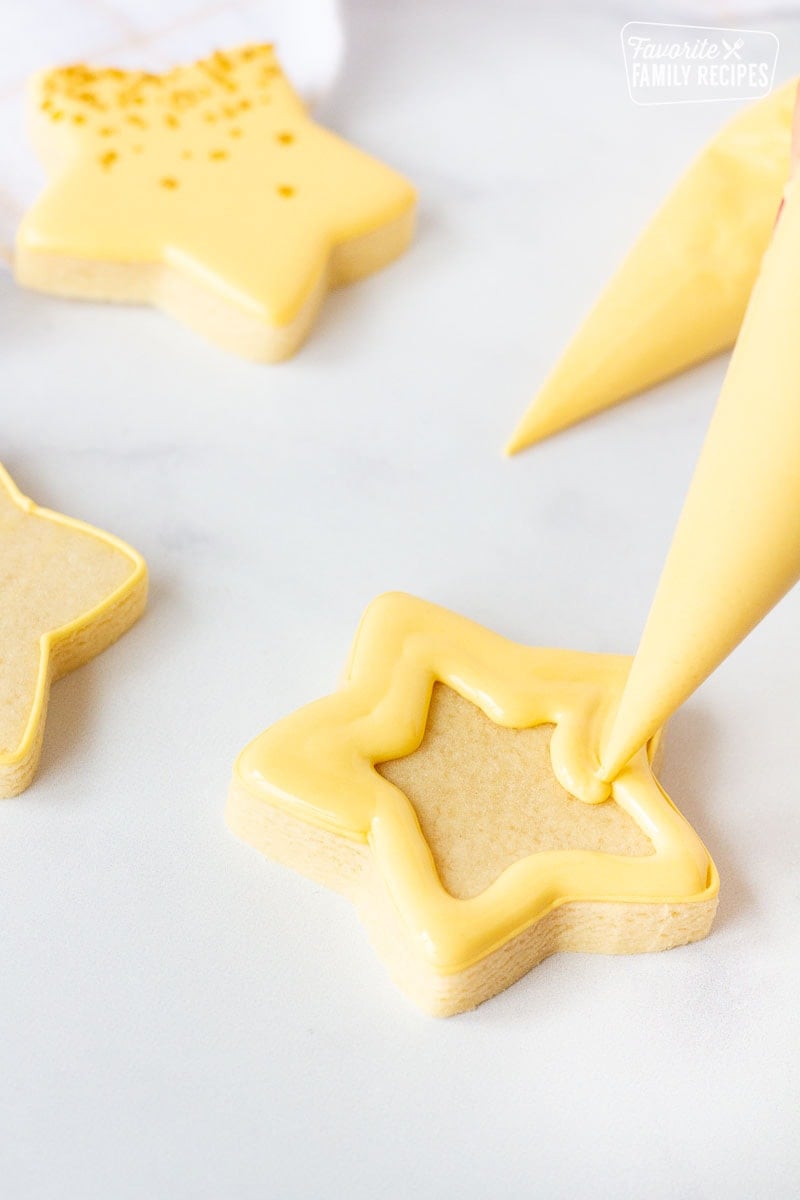How to Make Royal Icing (and Flood Icing)
