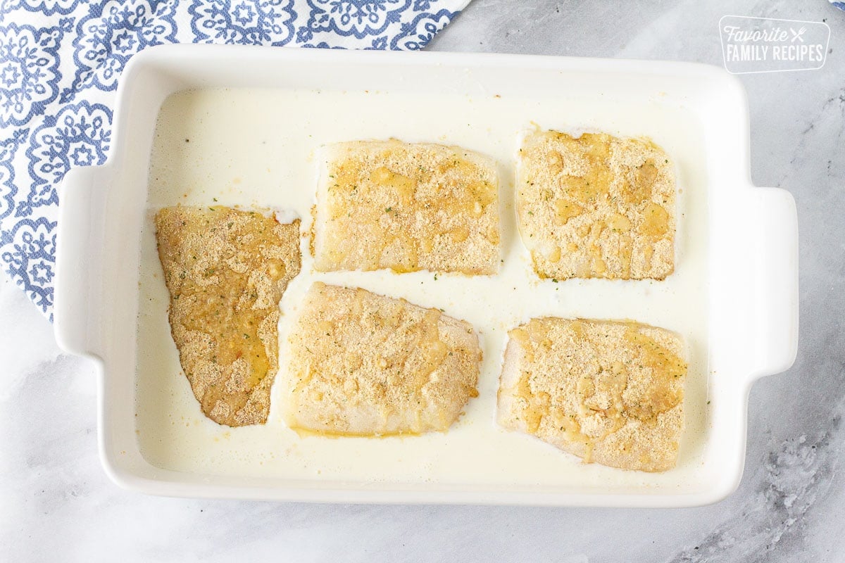 Baking dish with five fillets of Cod in Cream Sauce.