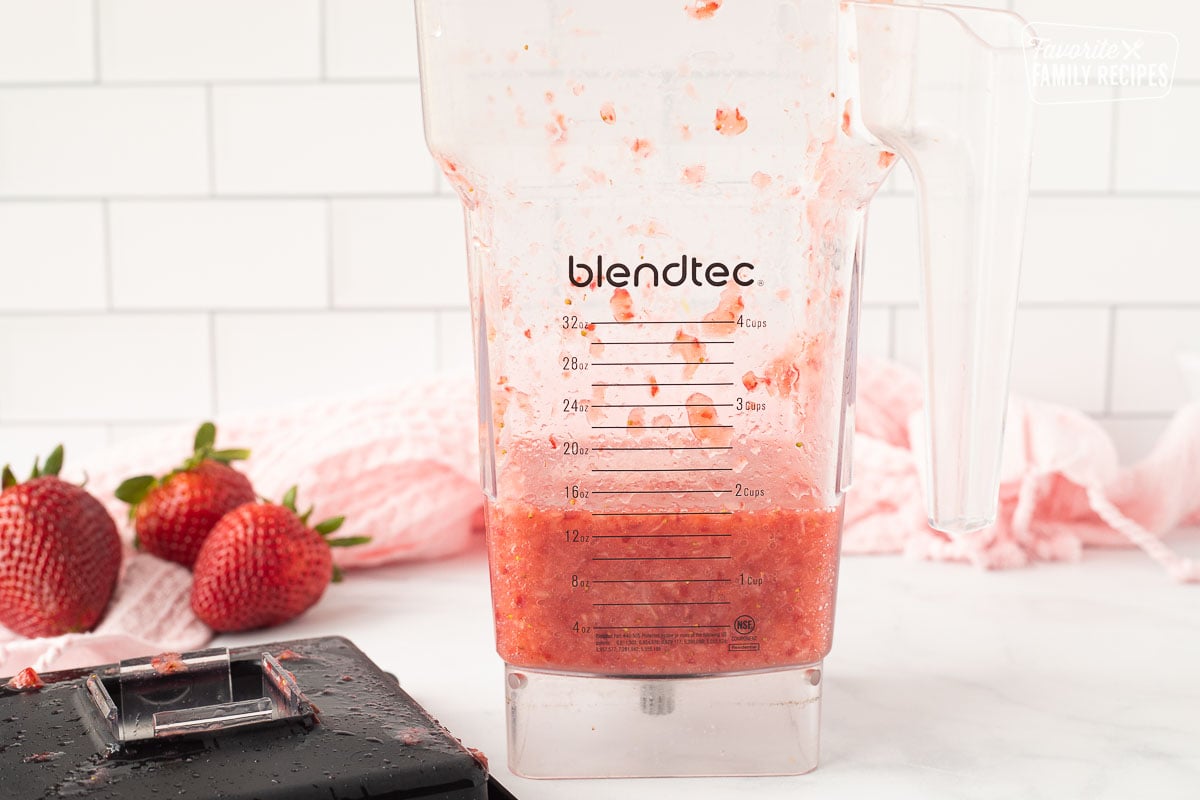 Fresh blended strawberries in a blender for for Fresh Strawberry Cake.