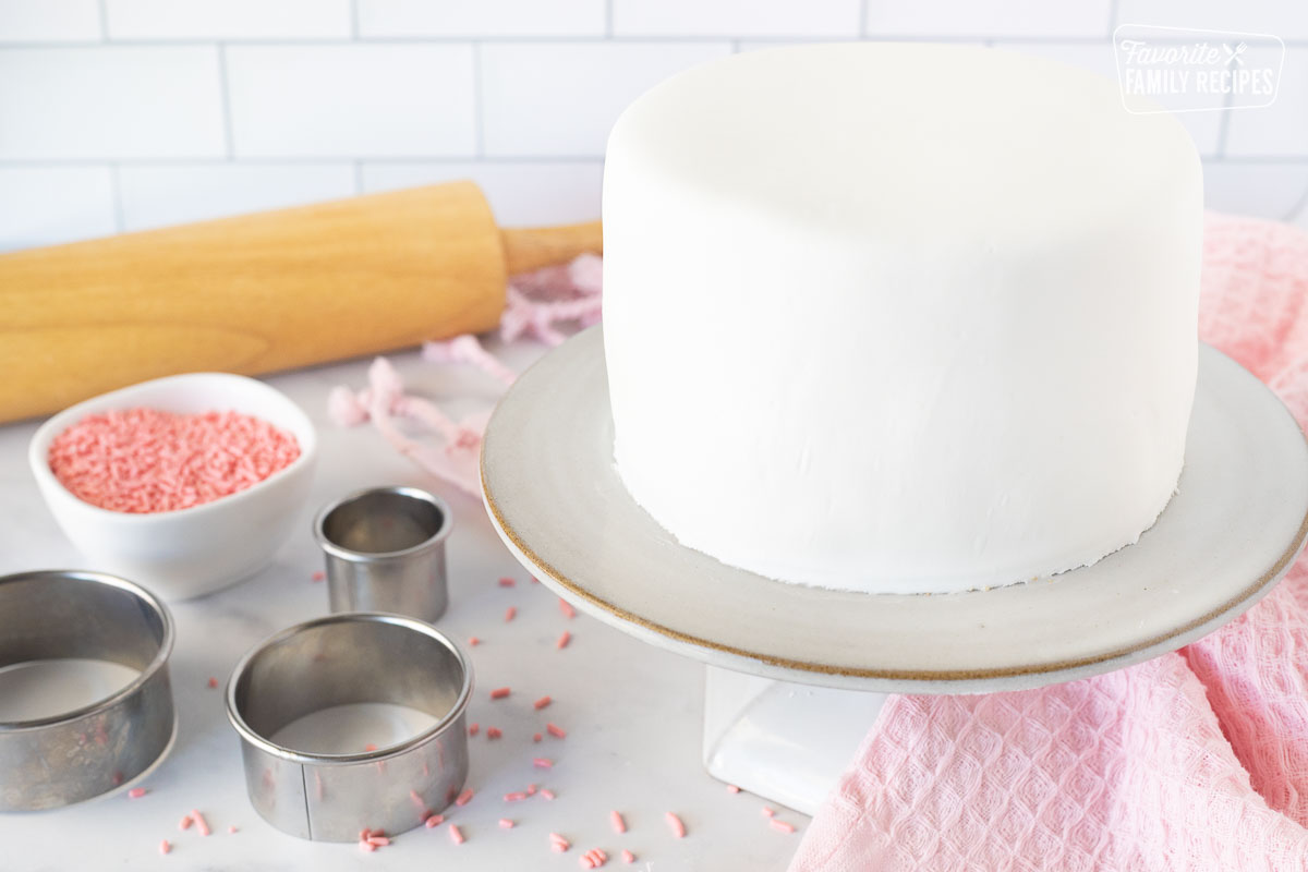 How To Make Two Types of Fondant Icing