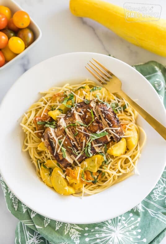 a bowl of chicken primavera