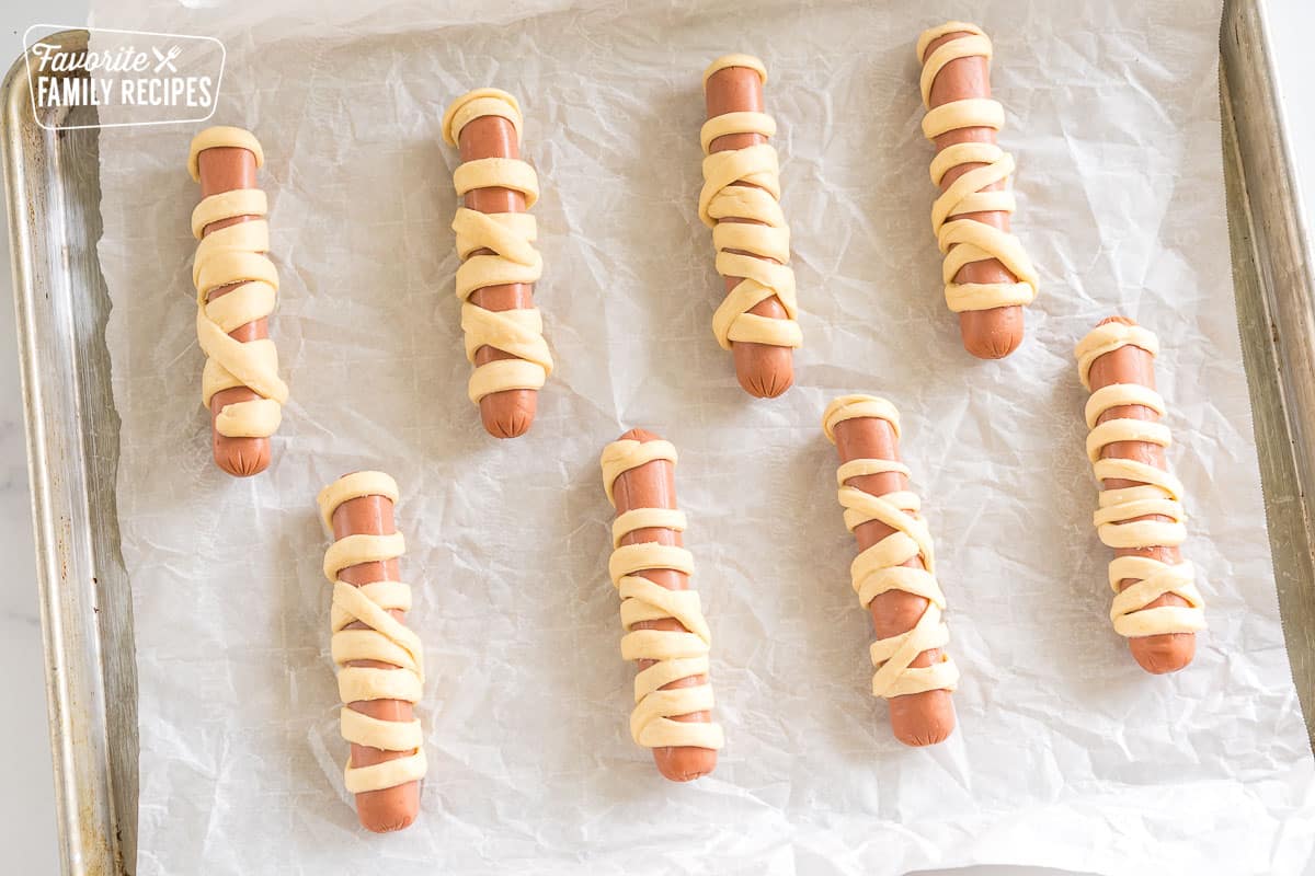hot dogs wrapped in crescent roll dough to look like mummies
