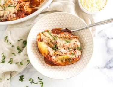 A bowl of chicken parmesan stuffed shells