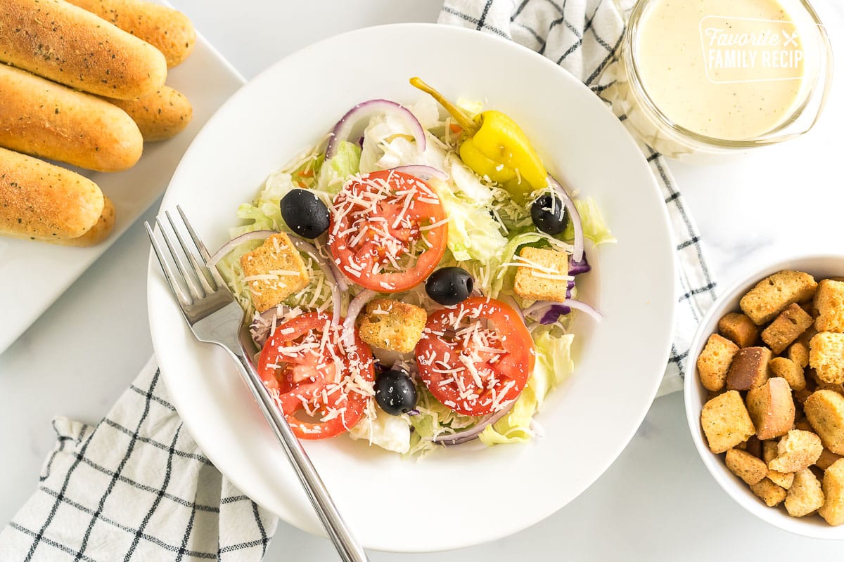 A plate of Olive Garden Salad.