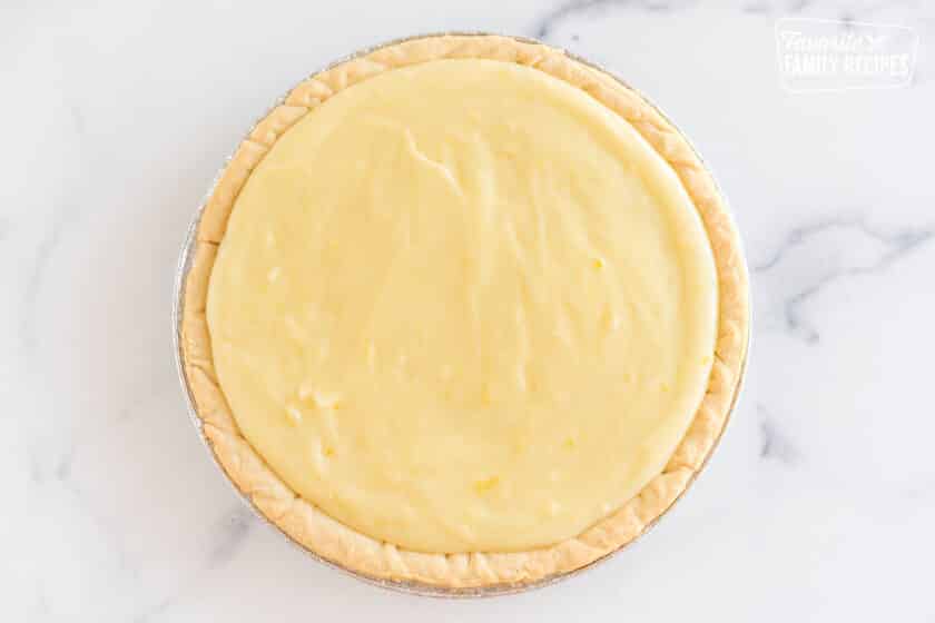A round crust filled with custard filling