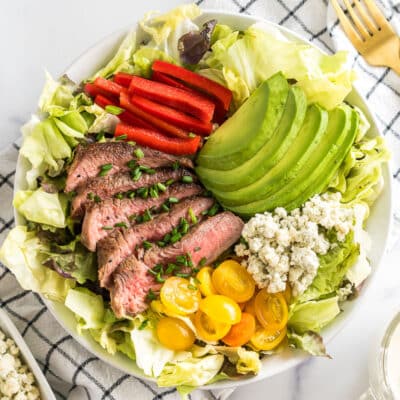 Steak salad in a bowl