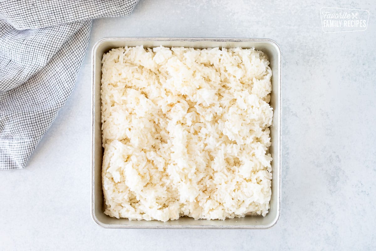 Dish of cooked white rice.