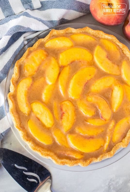 Fresh Peach Pie in a pie plate glass dish.